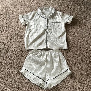 Women’s Medium White Pajama Set, Shorts & Short Sleeve Button Up